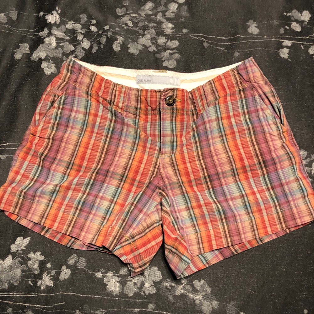 Old Navy Low-Rise Shorts Size 6